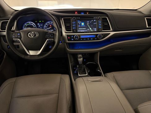 Used 2018 Toyota Highlander Limited Platinum AWD/4WD image 16