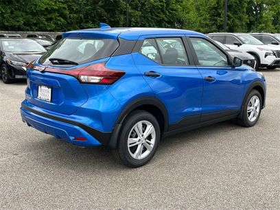 New 2025 Nissan Kicks Play S