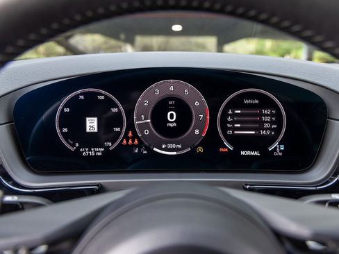 Certified 2025 Porsche Cayenne image 33