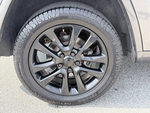 Used 2019 Jeep Grand Cherokee Altitude RWD image 35