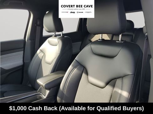 New 2026 Jeep Compass Latitude image 32