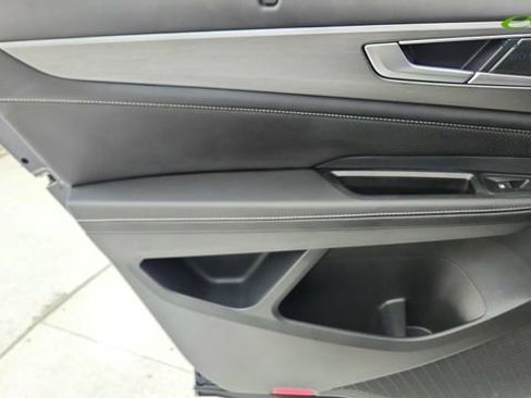 Used 2024 Volkswagen Atlas Cross Sport SE w/ Black Wheel Package image 31
