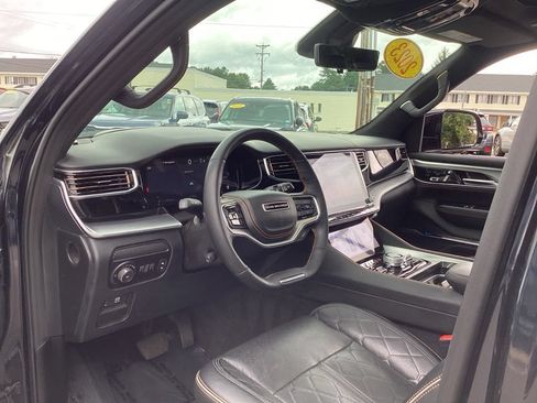 Used 2023 Jeep Grand Wagoneer L Series III w/ Rear Seat Video Group 1 AWD/4WD image 13