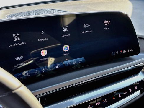 Used 2024 Cadillac Lyriq Tech RWD image 14