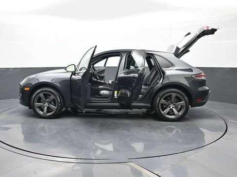 Certified 2025 Porsche Macan AWD/4WD image 29