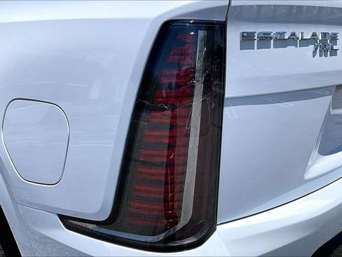 New 2026 Cadillac Escalade IQL Luxury w/ LPO, Floor Liner Package AWD/4WD image 15