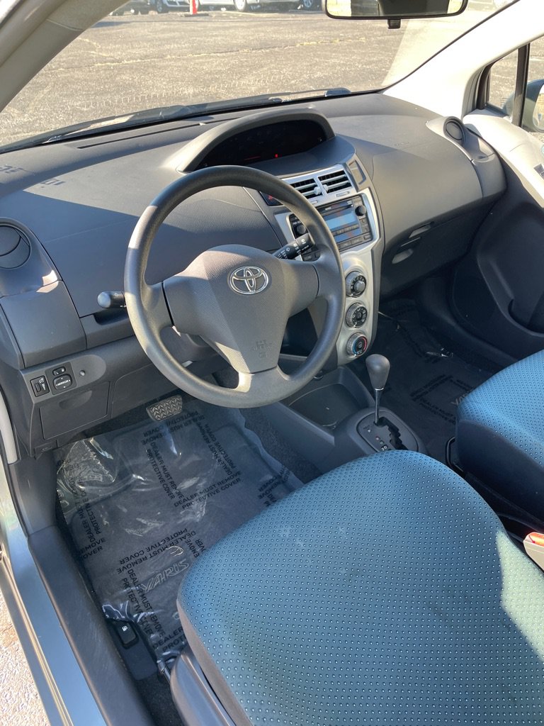 Used 2008 Toyota Yaris 2-Door Hatchback FWD image 9