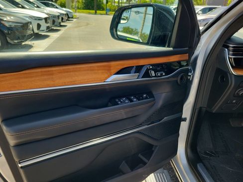 Used 2024 Jeep Grand Wagoneer L Series III AWD/4WD image 22