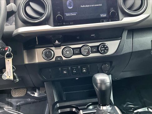 Used 2017 Toyota Tacoma SR5 image 33