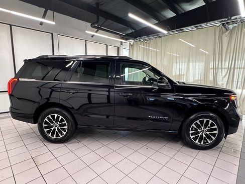 Used 2025 Ford Expedition Platinum image 3