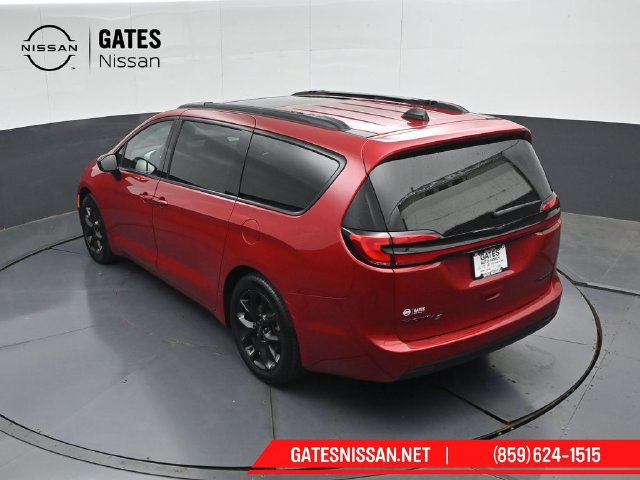 Used 2025 Chrysler Pacifica Limited FWD image 57