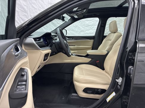 Certified 2024 Jeep Grand Cherokee L Limited w/ Luxury Tech Group II AWD/4WD image 15