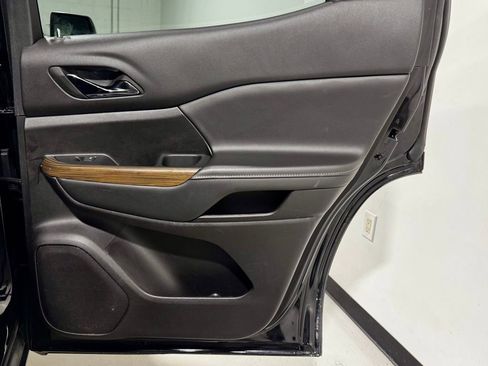 Used 2022 GMC Acadia SLE image 28