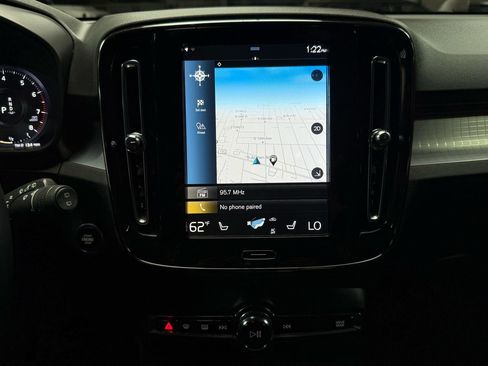 Used 2022 Volvo XC40 T4 Momentum FWD image 19