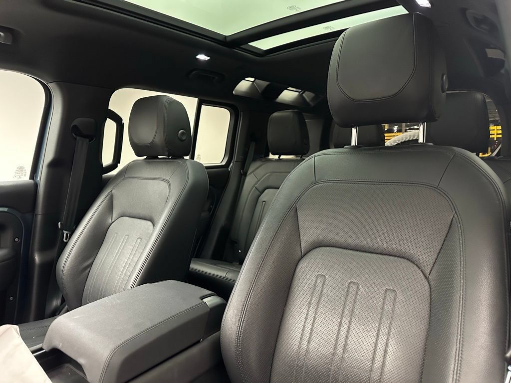 Used 2022 Land Rover Defender 110 S AWD/4WD image 7