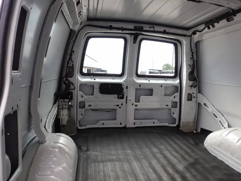 Used 2020 Chevrolet Express 2500 w/ Driver Convenience Package RWD image 28