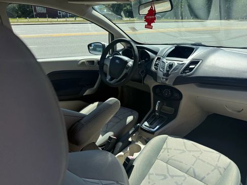 Used 2013 Ford Fiesta SE w/ Super Fuel Economy Pkg image 9
