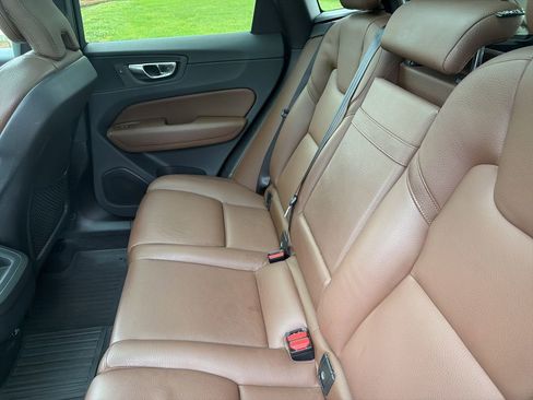 Used 2019 Volvo XC60 T5 Momentum w/ Protection Package Premier AWD/4WD image 26
