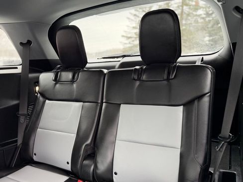 Used 2023 Ford Explorer XLT w/ Equipment Group 202A image 7