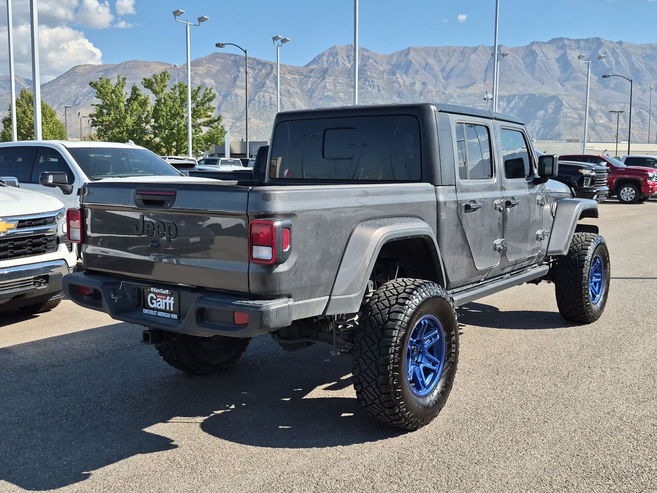 Used 2024 Jeep Gladiator Sport AWD/4WD image 3