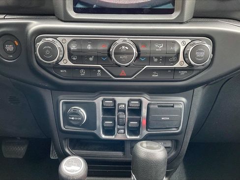 Used 2022 Jeep Wrangler Unlimited Sport AWD/4WD image 19