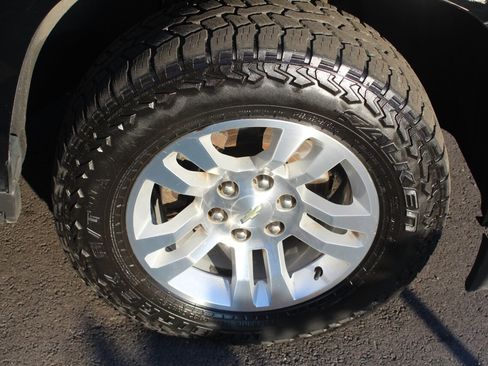 Used 2020 Chevrolet Suburban LS image 24