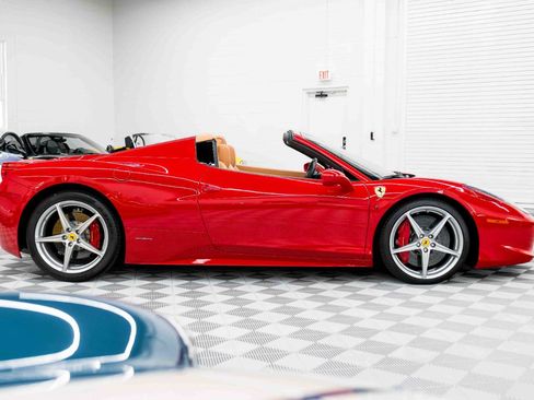 Used 2013 Ferrari 458 Spider RWD image 7