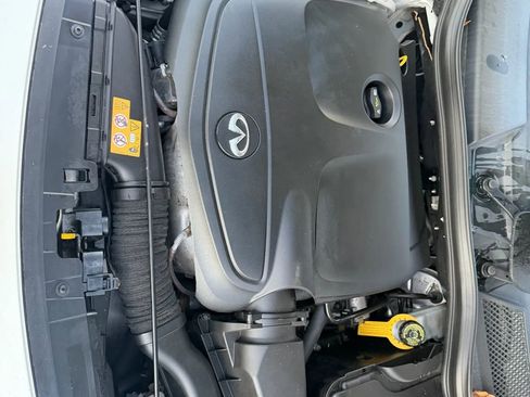 Used 2018 INFINITI QX30 Sport image 26