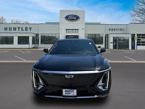 Used 2024 Cadillac Lyriq Luxury AWD/4WD image 2