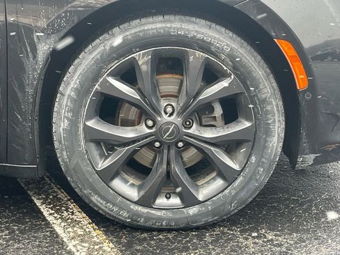 Used 2019 Chrysler Pacifica Touring-L Plus w/ Advanced Safetytec Group image 10