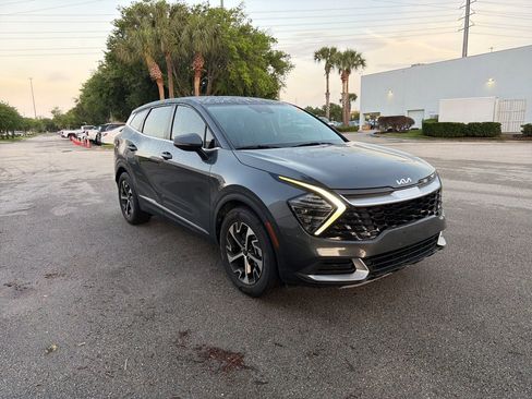Used 2024 Kia Sportage EX image 7