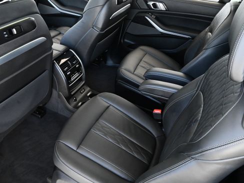 Used 2025 BMW X7 M60i w/ Climate Comfort Package AWD/4WD image 13