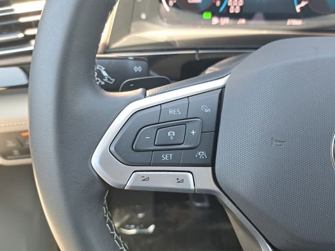 Certified 2025 Volkswagen Atlas SE FWD image 17
