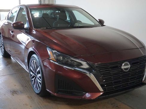 Used 2023 Nissan Altima 2.5 SV image 5