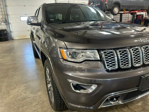 Used 2017 Jeep Grand Cherokee Overland AWD/4WD image 3