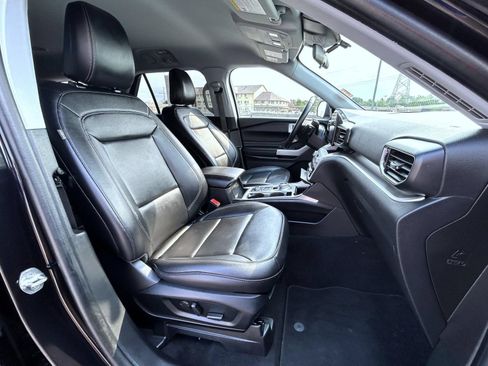 Used 2021 Ford Explorer XLT w/ Equipment Group 202A AWD/4WD image 16