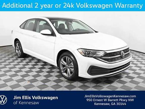 Certified 2022 Volkswagen Jetta SE image 1