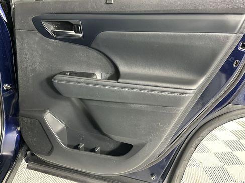 Used 2021 Toyota Highlander XLE FWD image 32