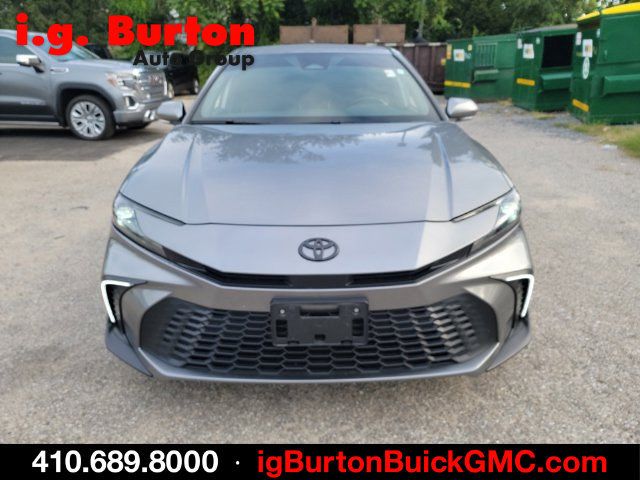 Used 2025 Toyota Camry SE FWD image 2