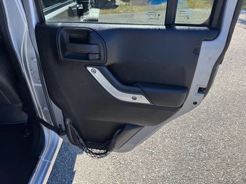 Used 2016 Jeep Wrangler Unlimited Sahara w/ Dual Top Group image 45