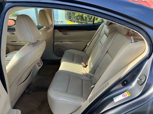 Used 2013 Lexus ES 300h w/ Luxury Pkg image 9