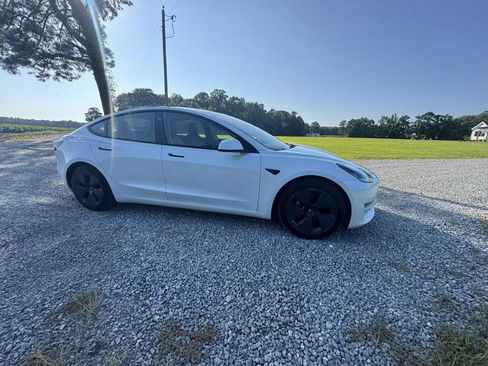 Used 2021 Tesla Model 3 image 2