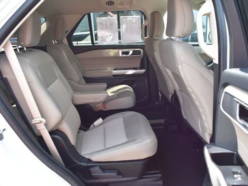 Used 2023 Ford Explorer XLT AWD/4WD image 38