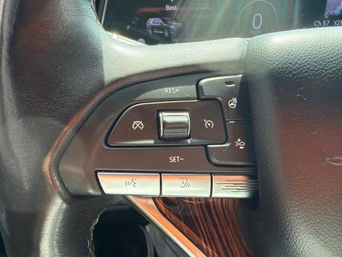 Used 2022 Cadillac Escalade Luxury AWD/4WD image 12