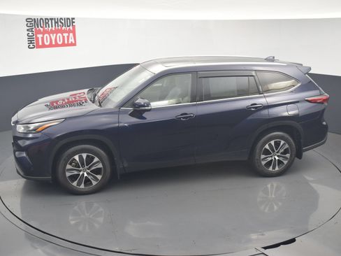 Used 2022 Toyota Highlander XLE AWD/4WD image 23