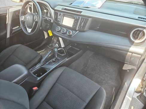 Used 2018 Toyota RAV4 LE FWD image 26