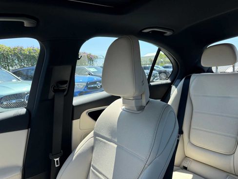 Used 2025 Mercedes-Benz C 300 Sedan image 31