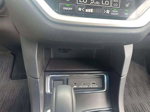 Used 2025 Subaru Ascent Premium AWD/4WD image 8
