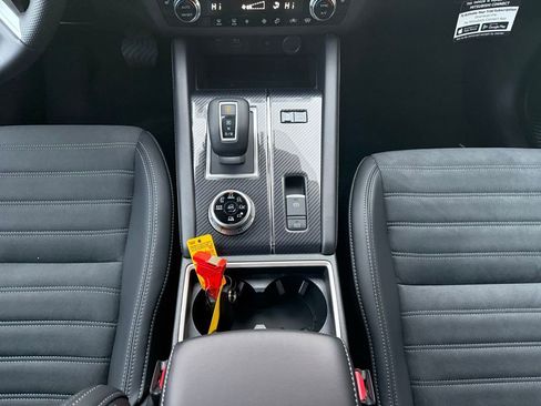 New 2025 Mitsubishi Outlander SE image 17