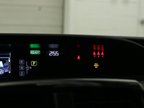 Used 2021 Toyota Prius Prime LE image 16